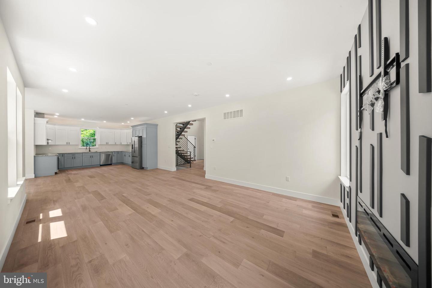 2947 Bridge St Property Photo 18