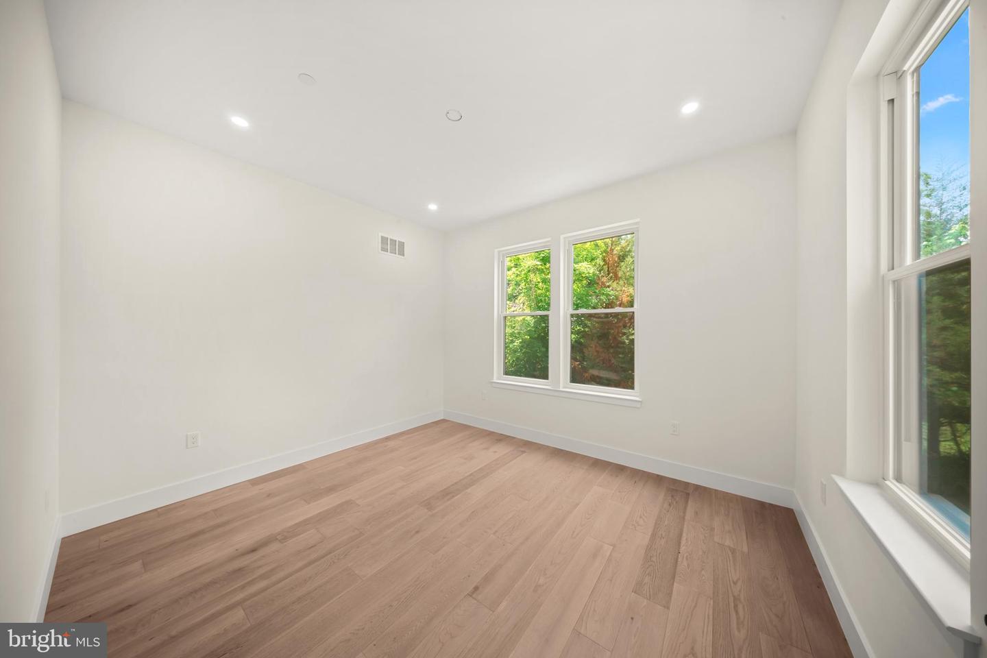 2947 Bridge St Property Photo 22