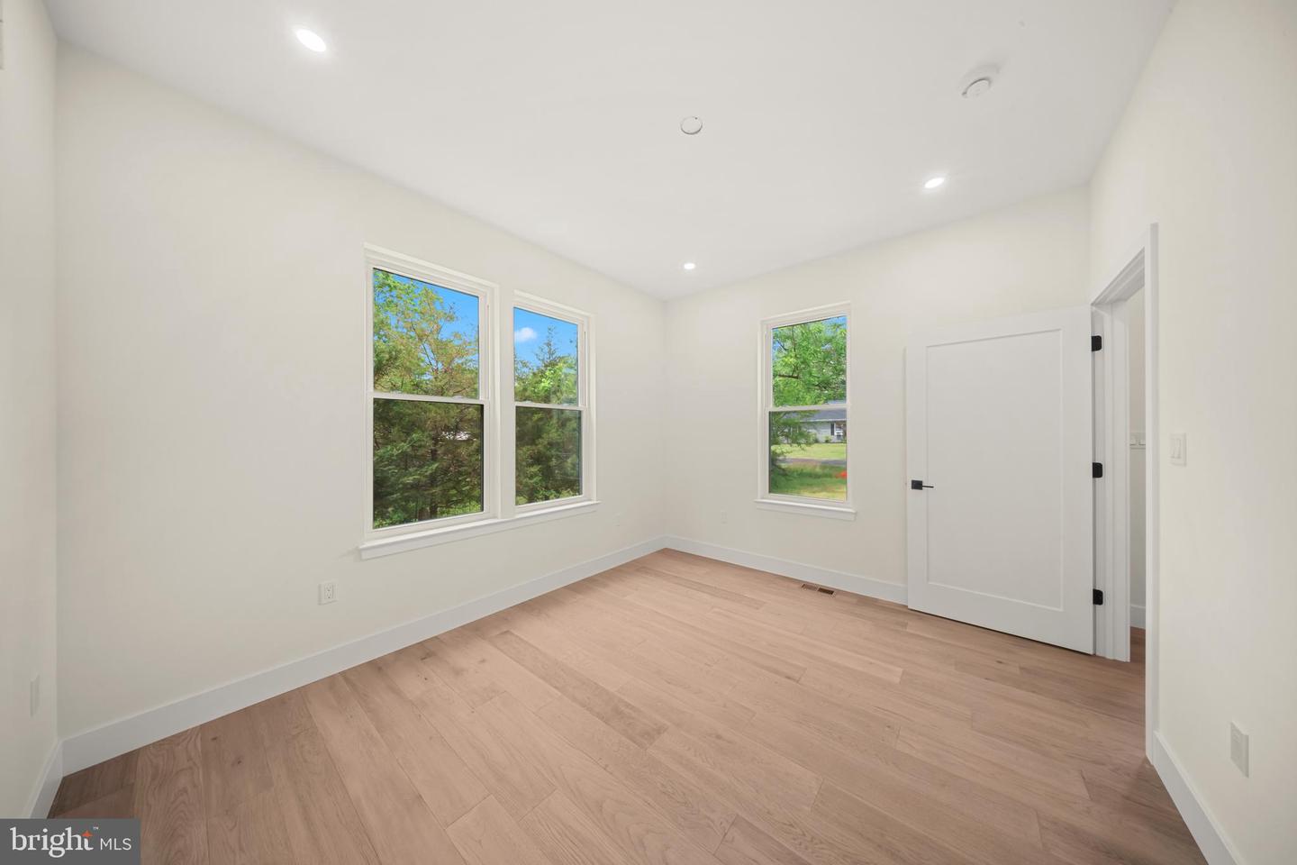 2947 Bridge St Property Photo 23
