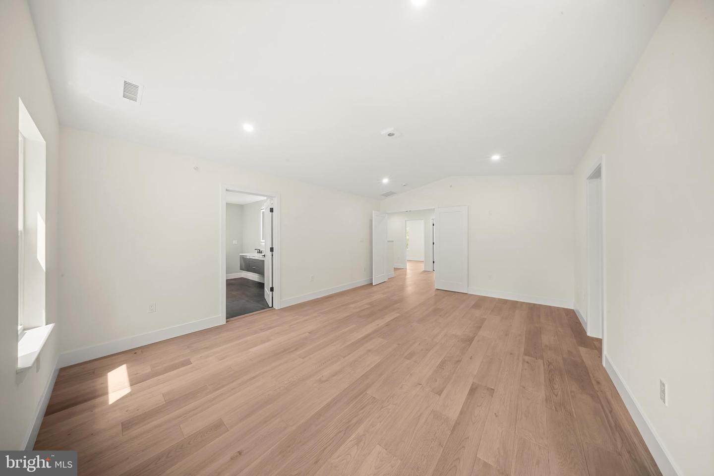 2947 Bridge St Property Photo 26