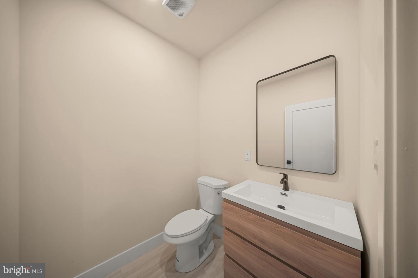2947 Bridge St Property Photo 44
