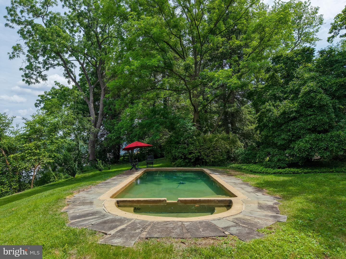 2462 N River Rd Property Photo 22