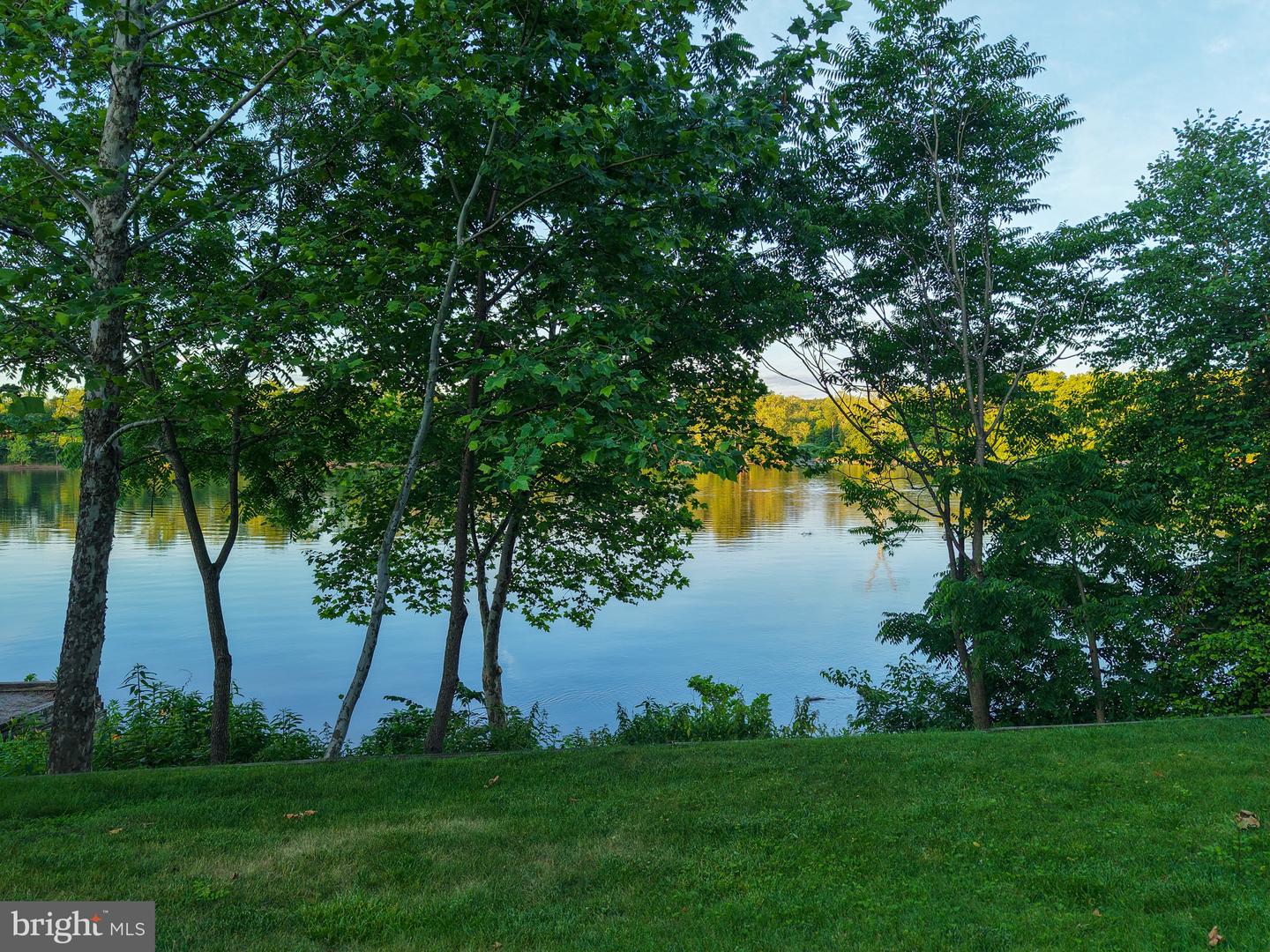 2462 N River Rd Property Photo 23
