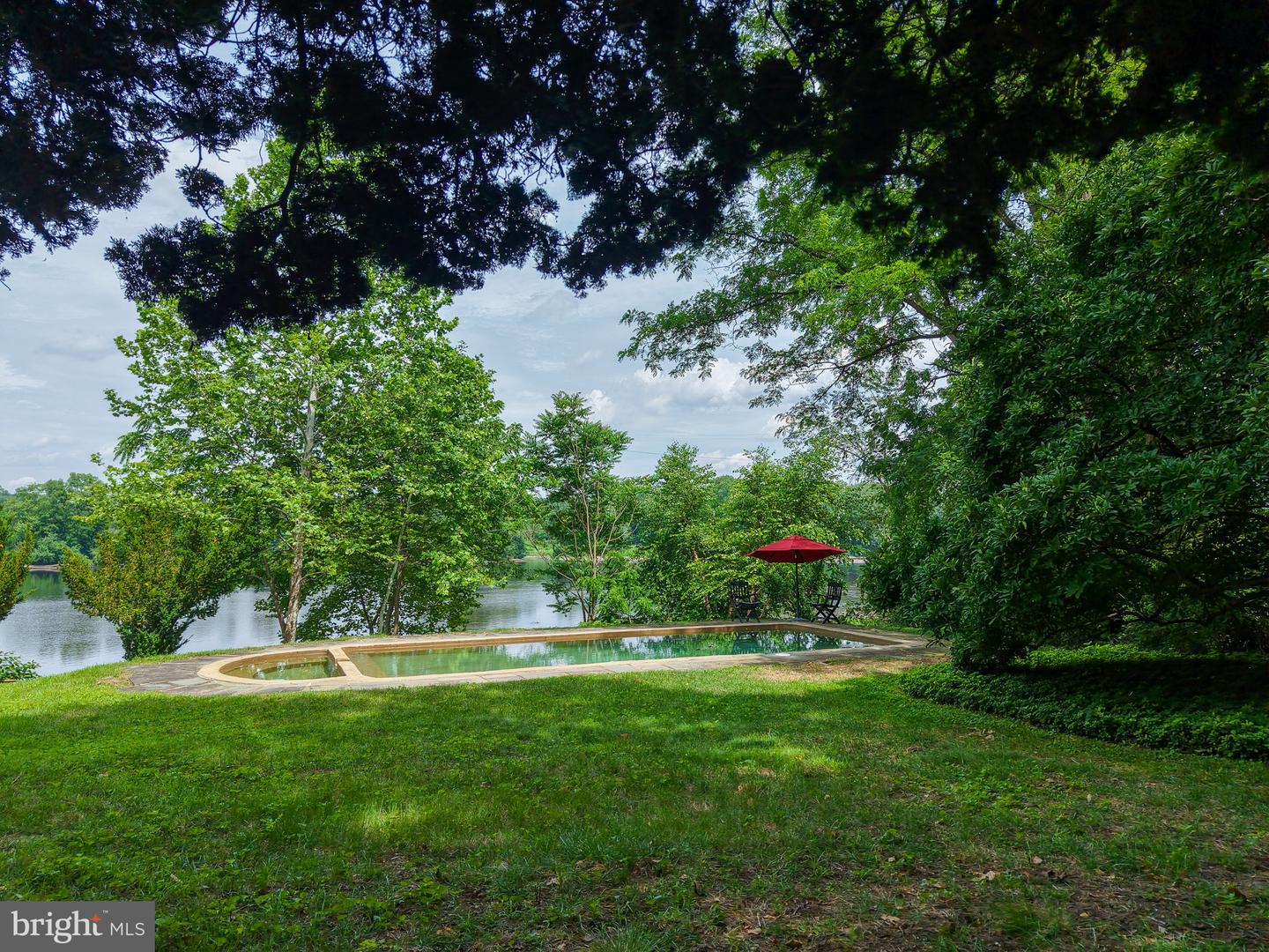2462 N River Rd Property Photo 30