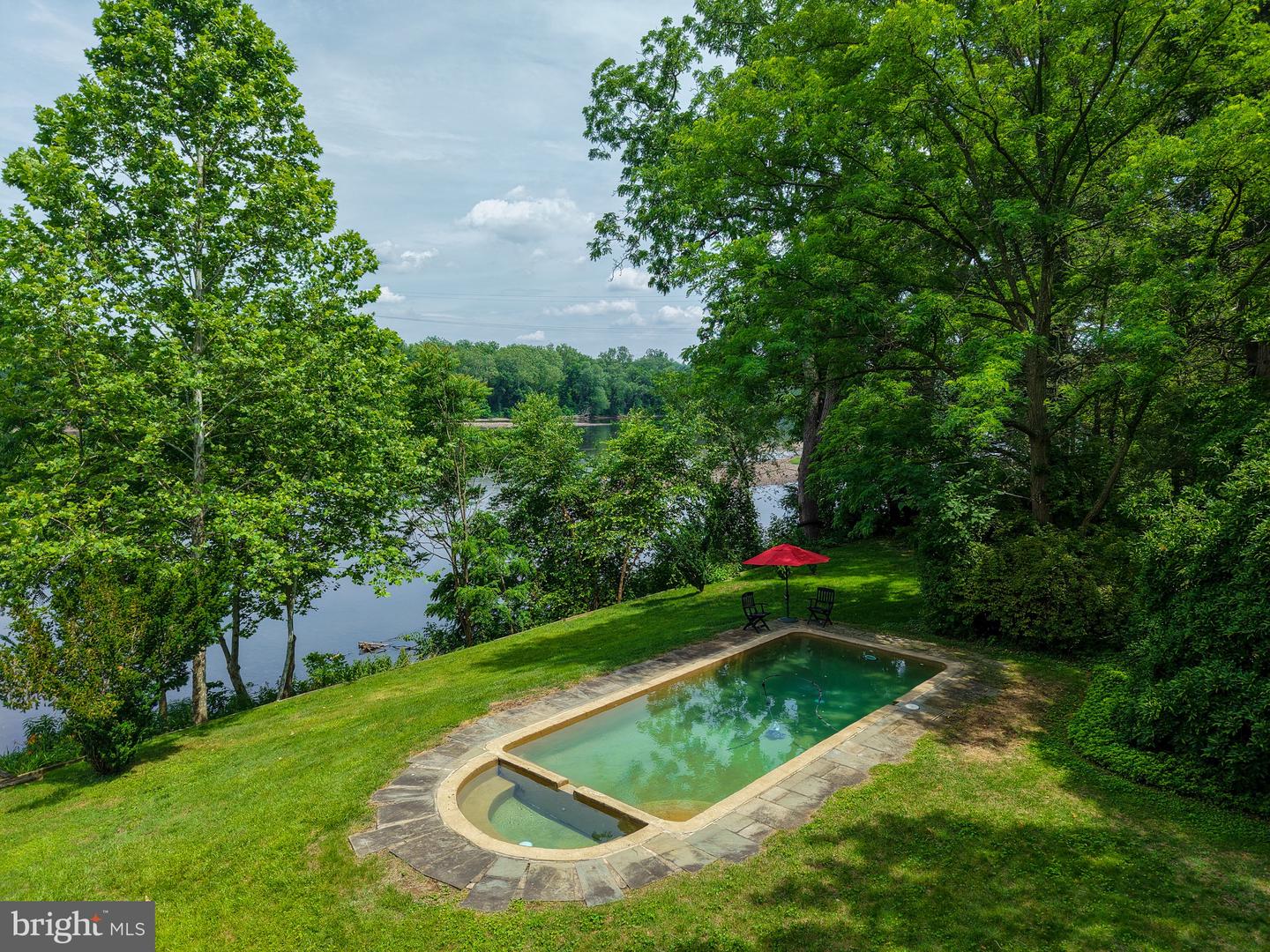 2462 N River Rd Property Photo 32