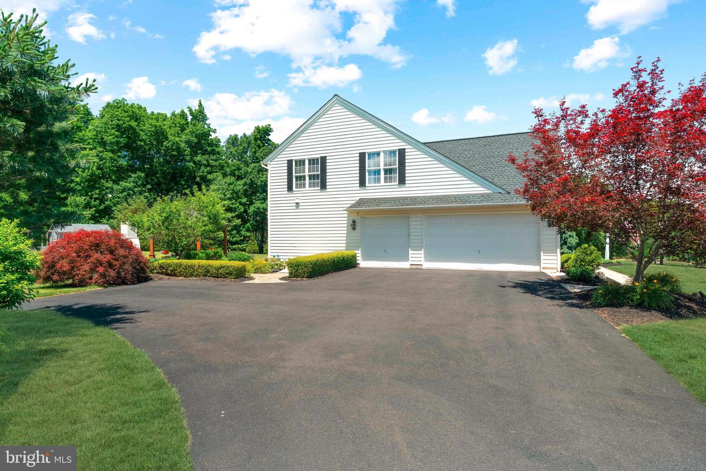 1102 Briar Way Property Photo 4