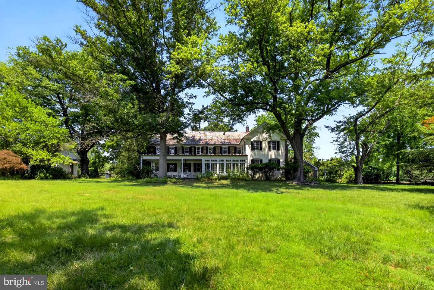 6693 Groveland Rd Property Photo 4