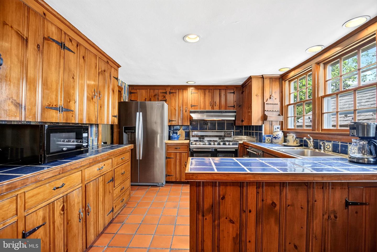 6693 Groveland Rd Property Photo 14
