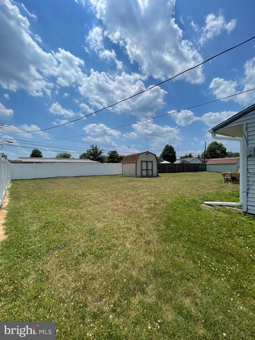 3 Lilac Ln Property Photo 3