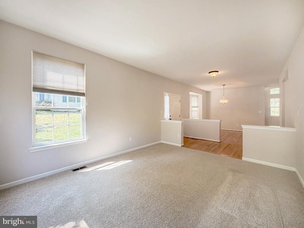 16 Dispatch Dr Property Photo 9