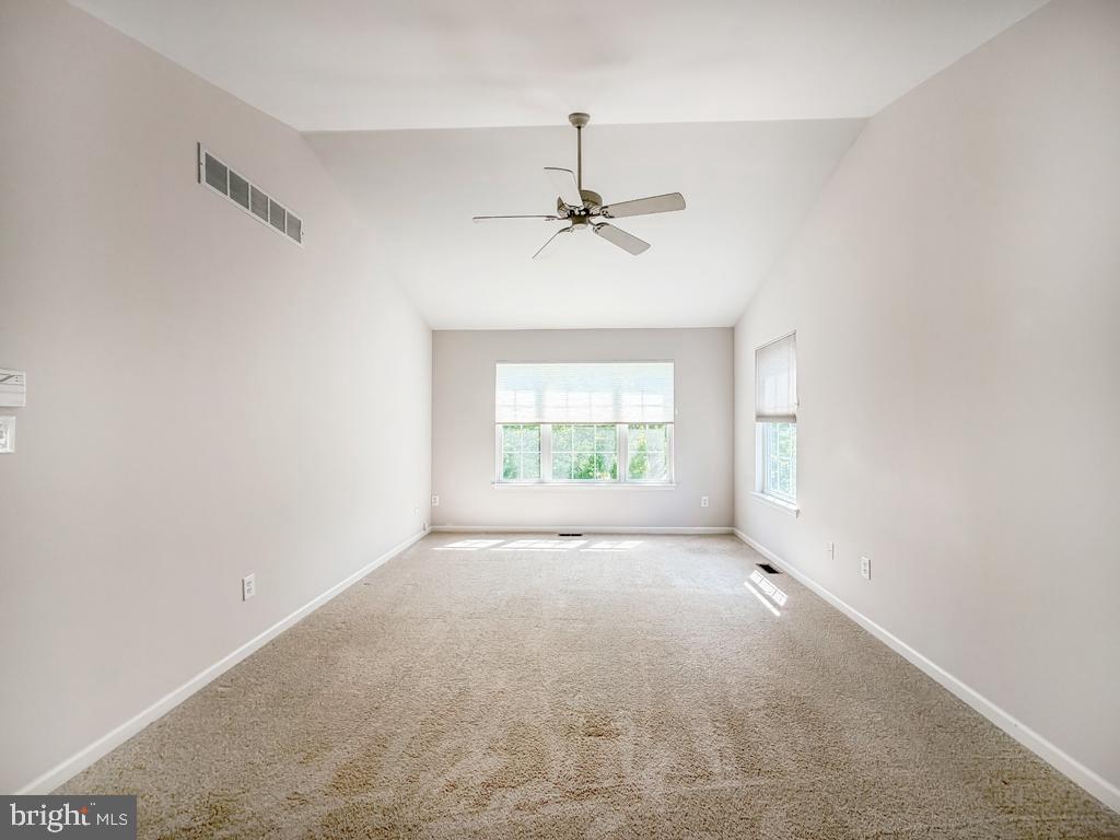 16 Dispatch Dr Property Photo 28