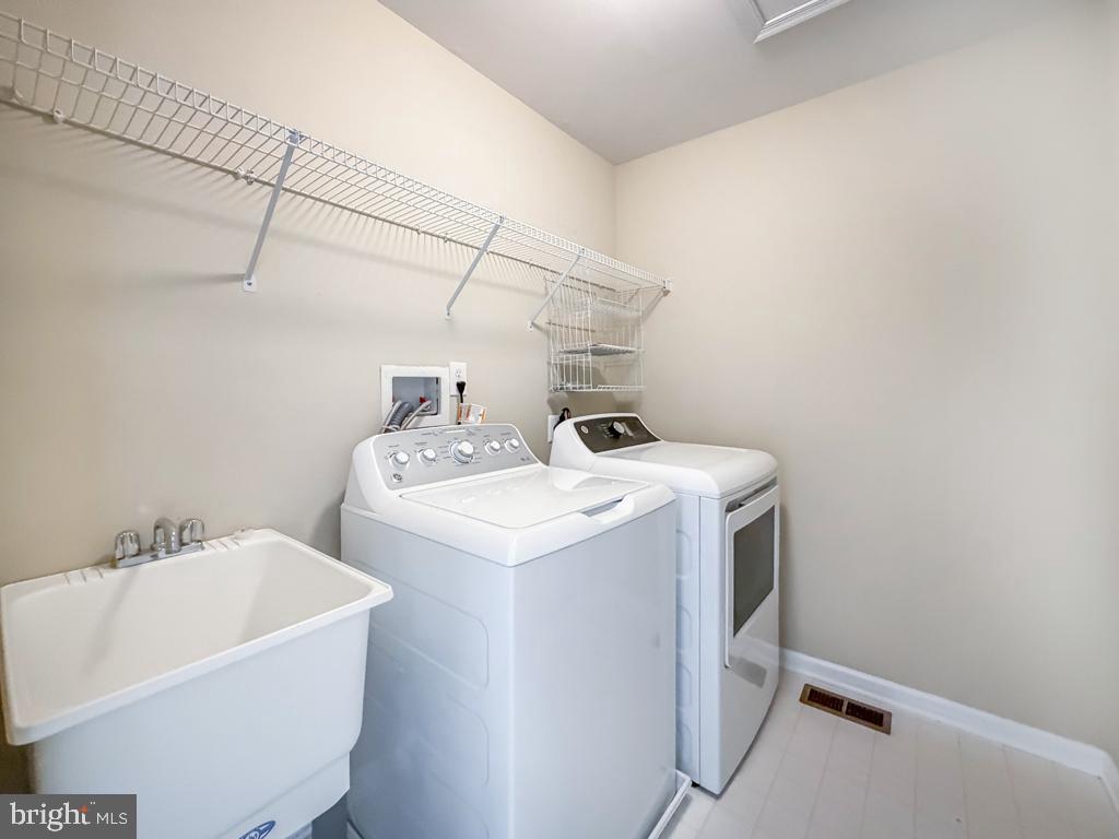 16 Dispatch Dr Property Photo 37