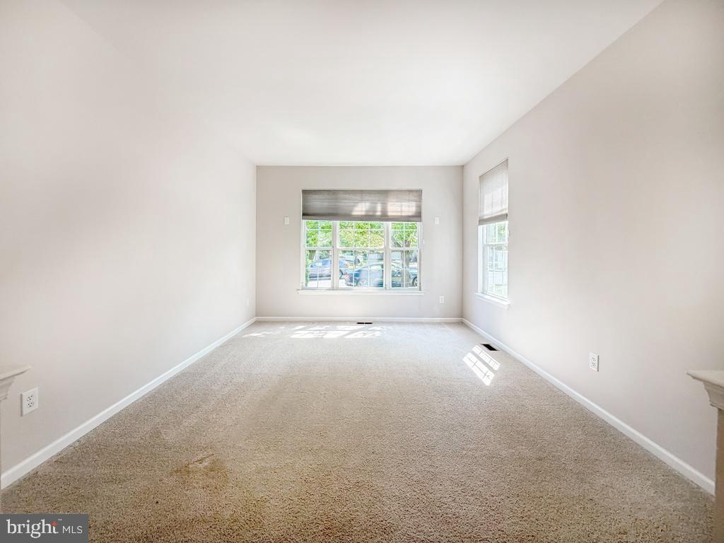16 Dispatch Dr Property Photo 41