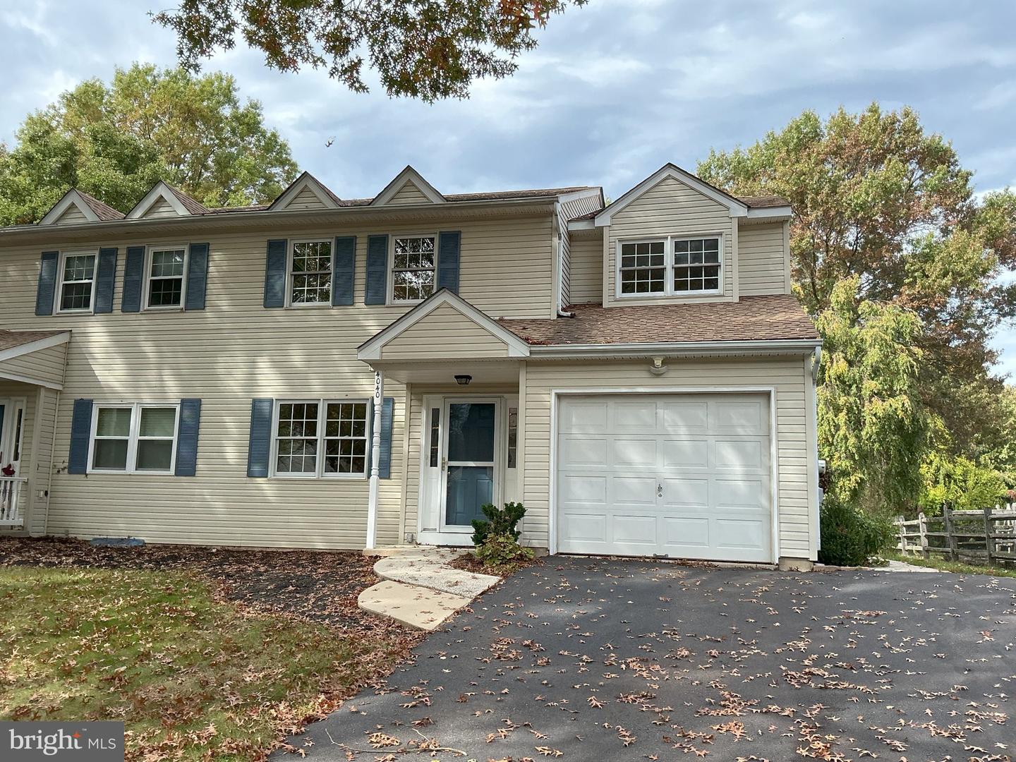 4040 DIANE WAY Property Photo 1