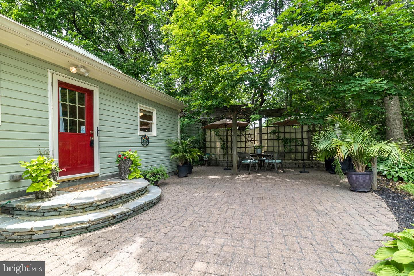 65 Mathews Ave Property Photo 40