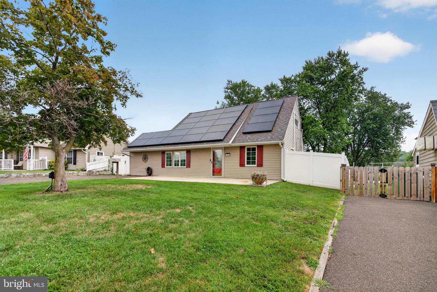 10 Indian Red Rd Property Photo 2