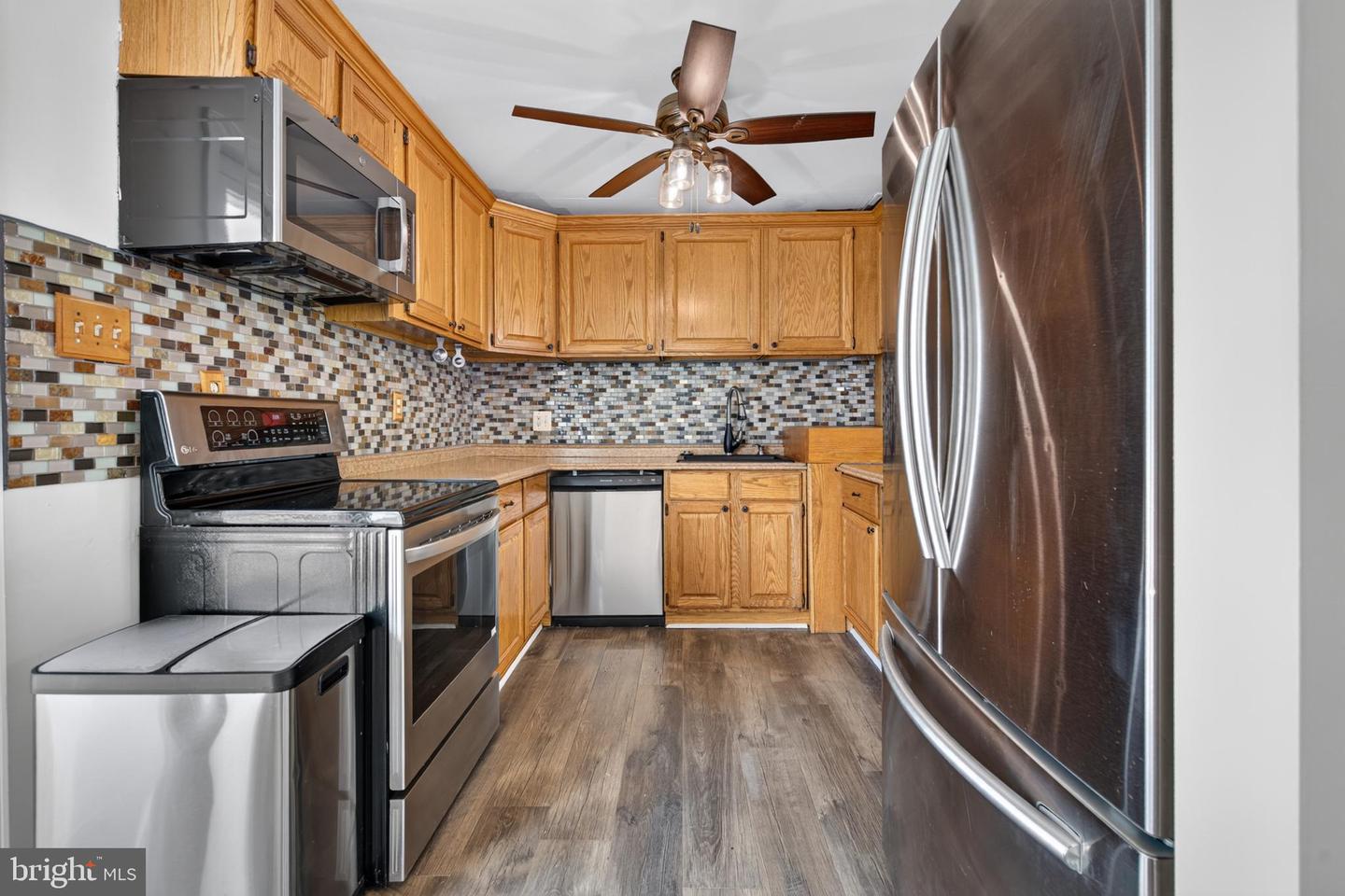 10 Indian Red Rd Property Photo 8