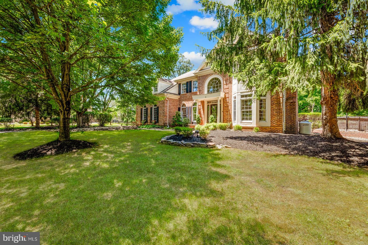 8 Golfview Dr Property Photo 1