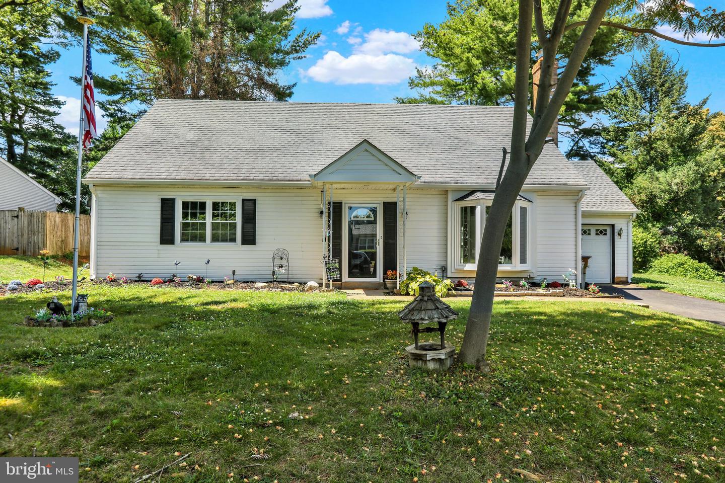 3032 GILBERT DR Property Photo 1