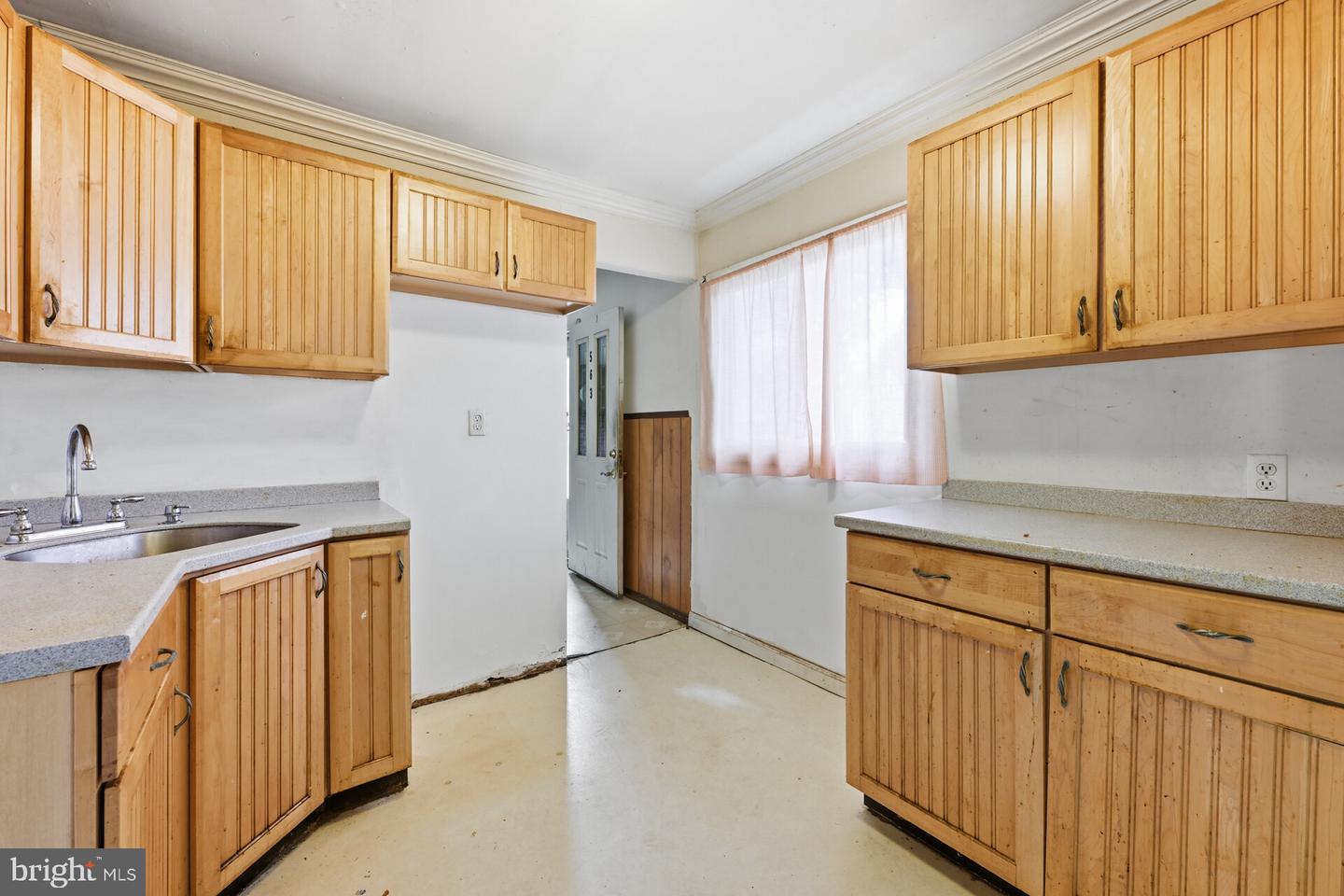 563 Wilk Dr Property Photo 5