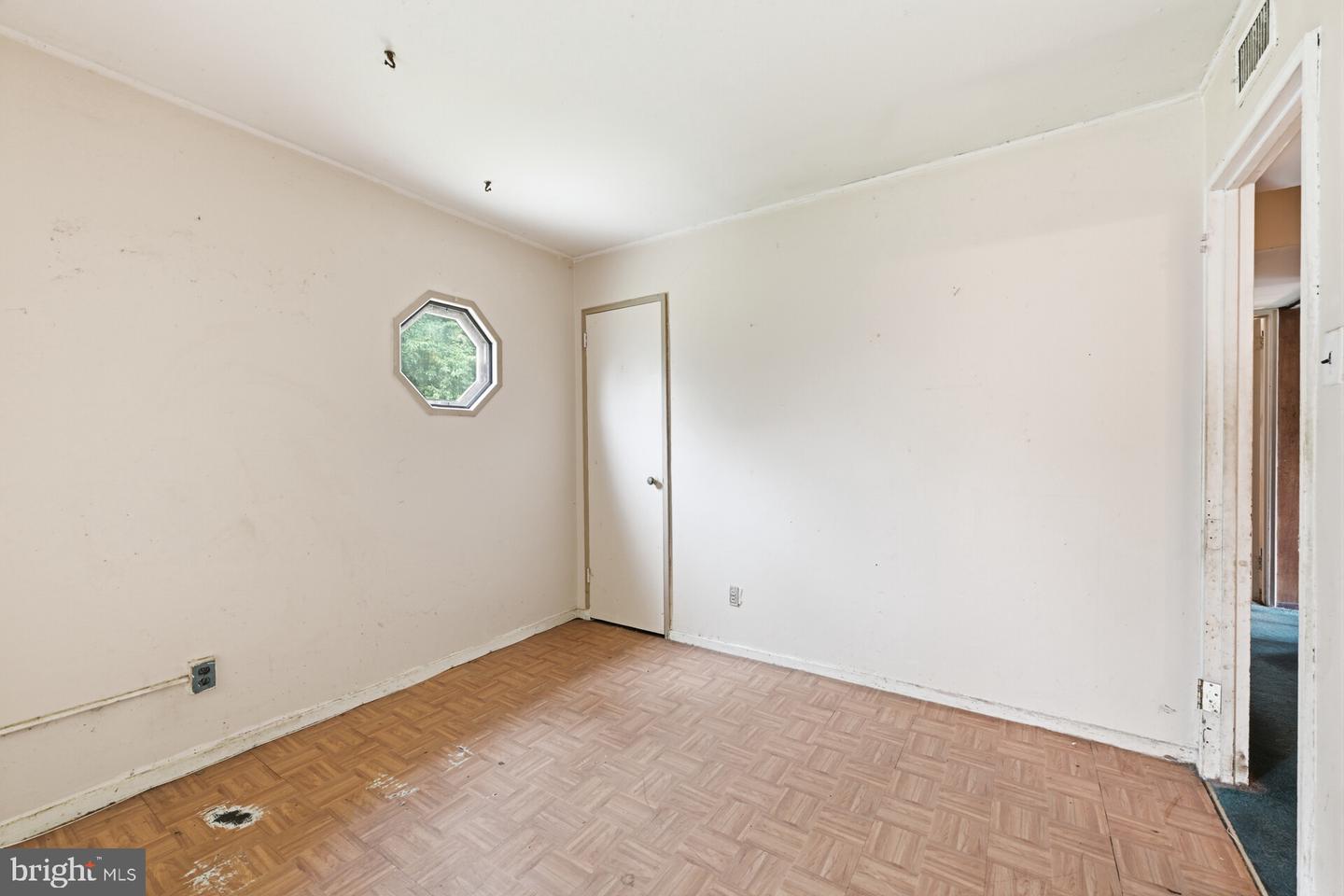 563 Wilk Dr Property Photo 8