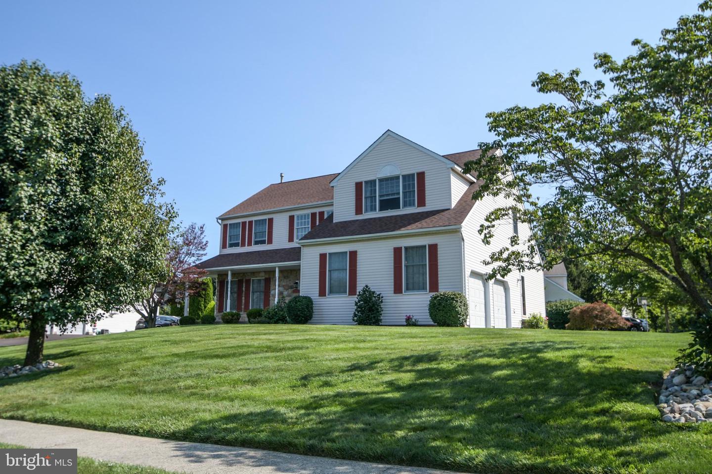7 CLAREMONT DR