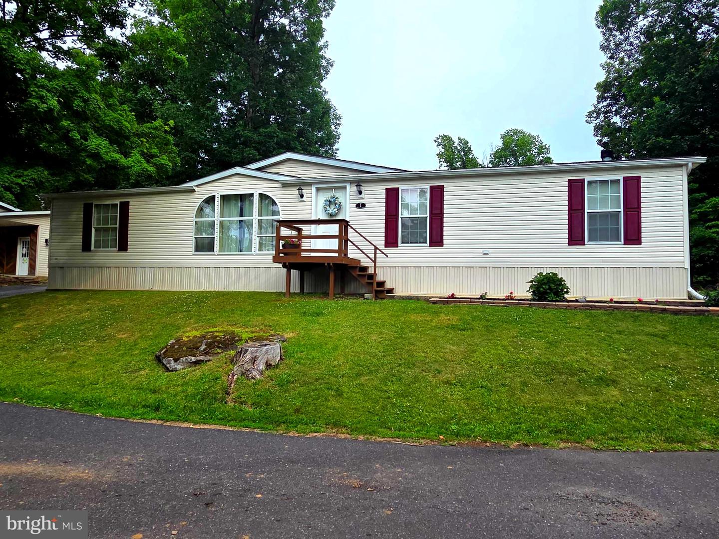 1 Shadywood Dr Property Photo 1