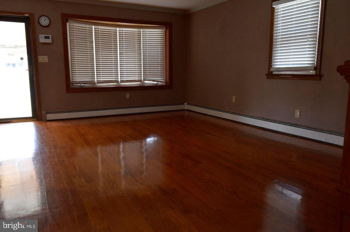 3131 Clive Ave Property Photo 3