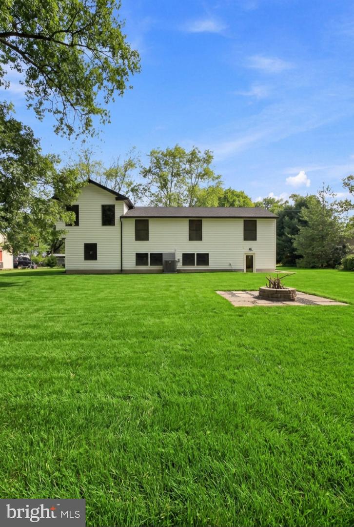 50 Manor Ln Property Photo 6