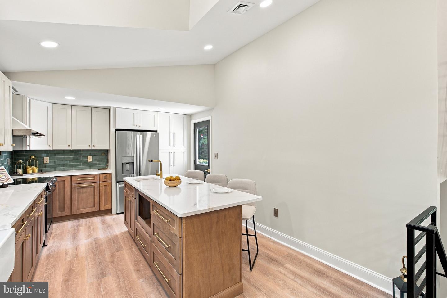 50 Manor Ln Property Photo 17