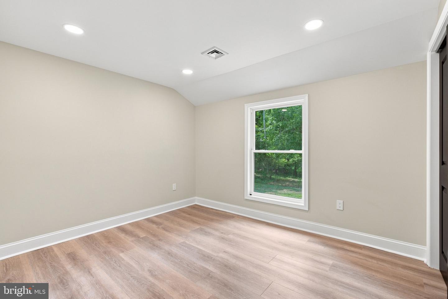 50 Manor Ln Property Photo 30