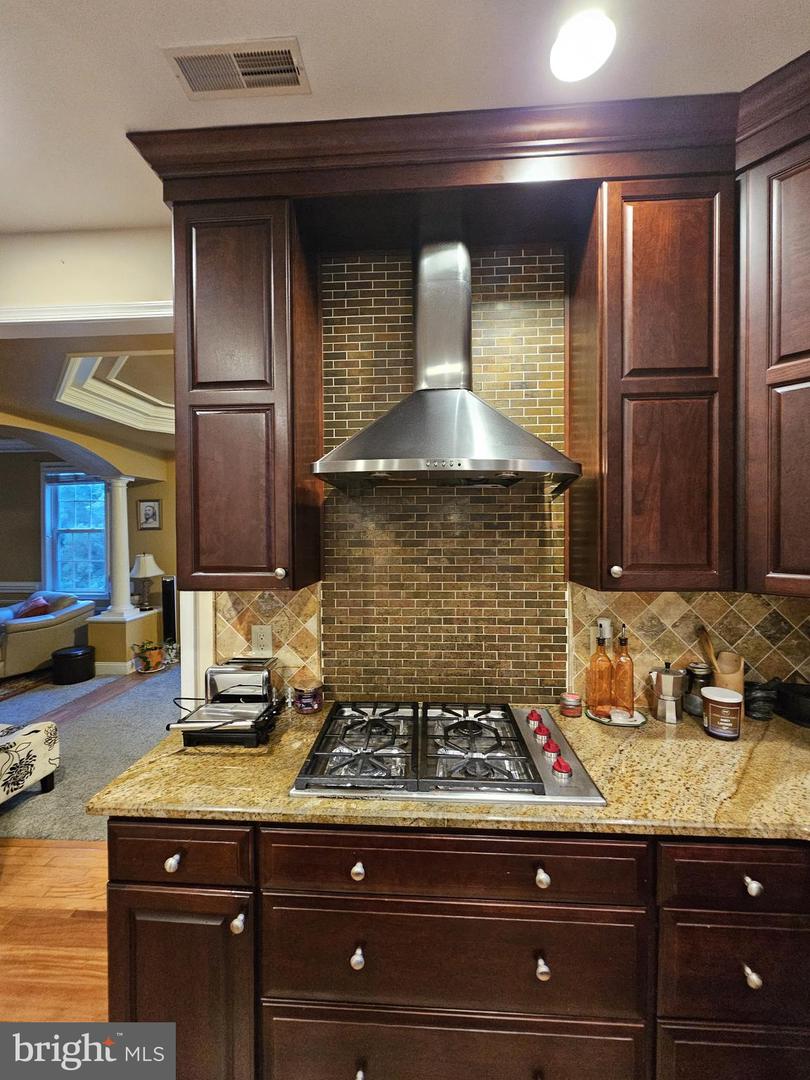 13 Leapson Ln Property Photo 11