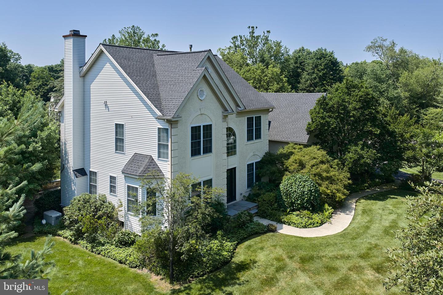 102 PARKSIDE DR