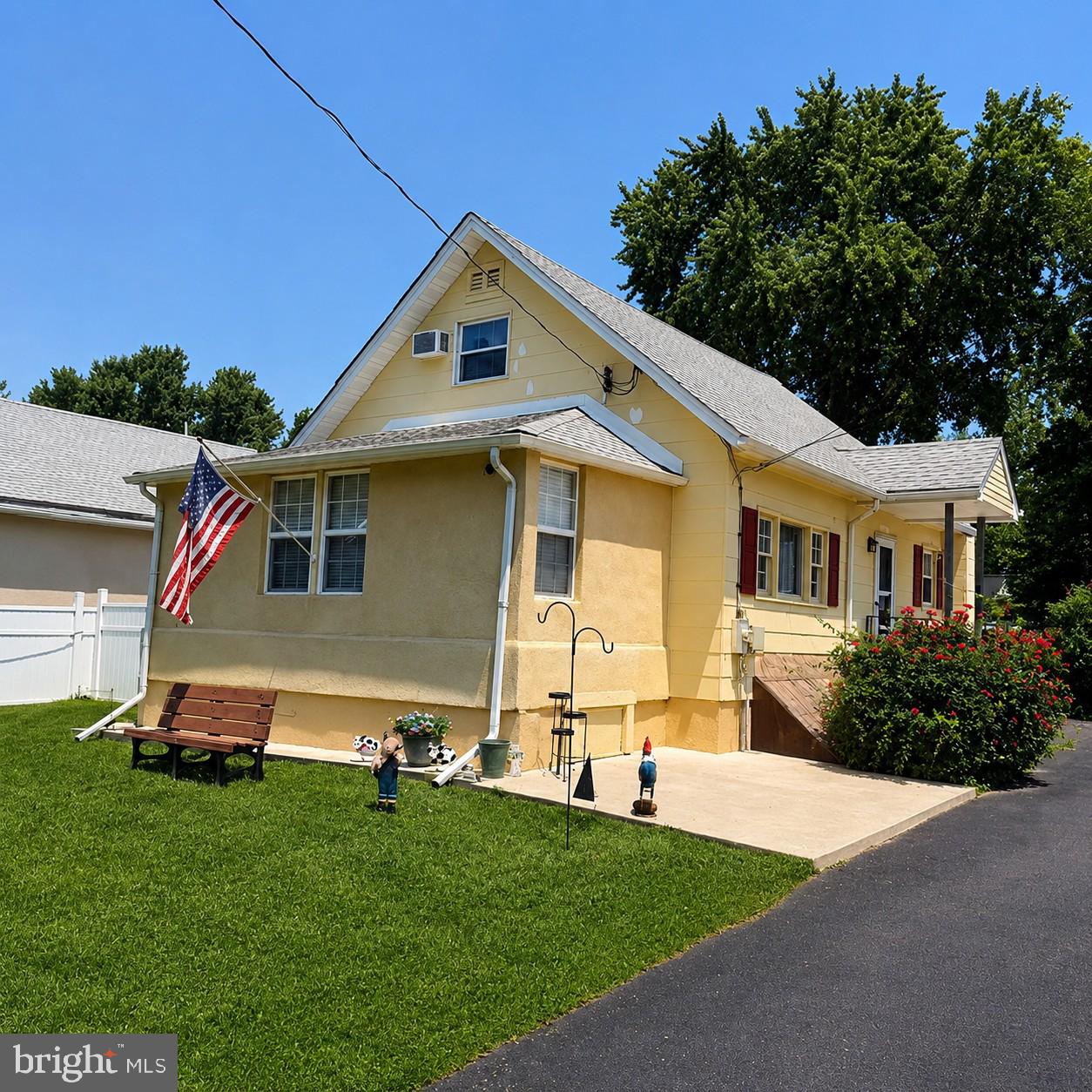 1183 Lowell Ave Property Photo 1