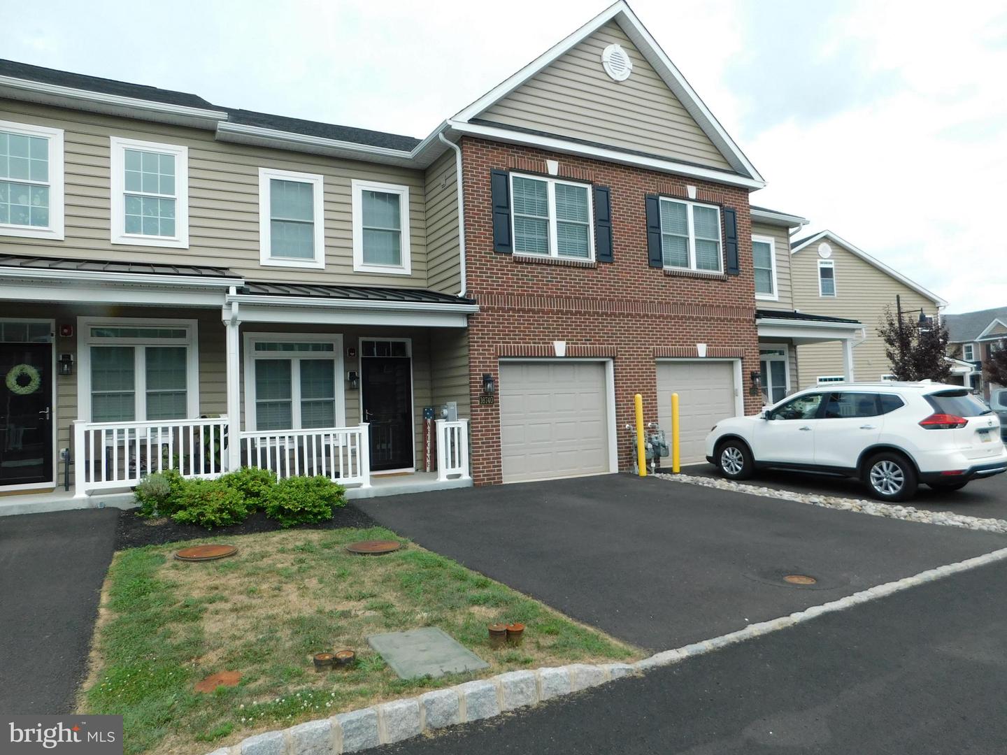 16740 River View Cir Property Photo 1