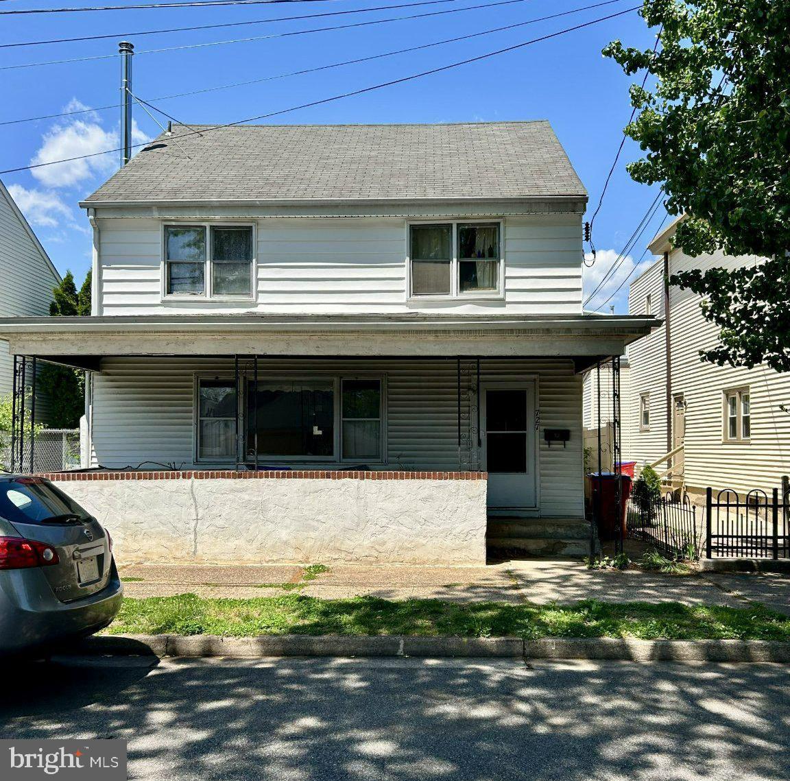 727 Cedar St Property Photo 1