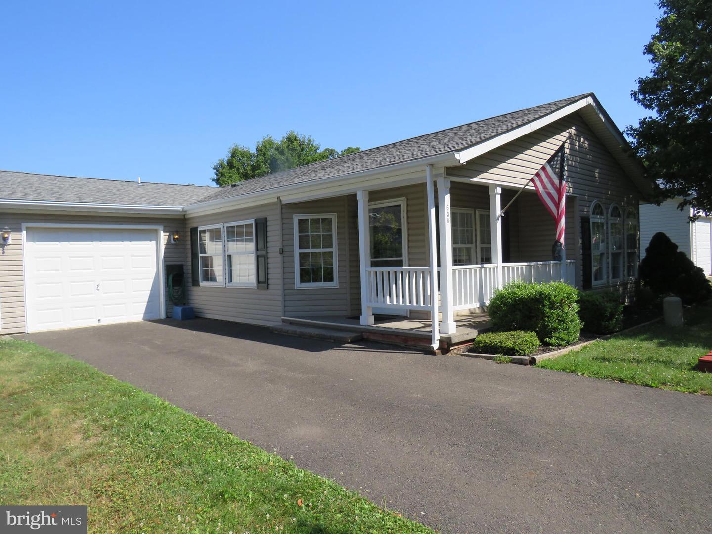 638 Spicebush Ct Property Photo 2