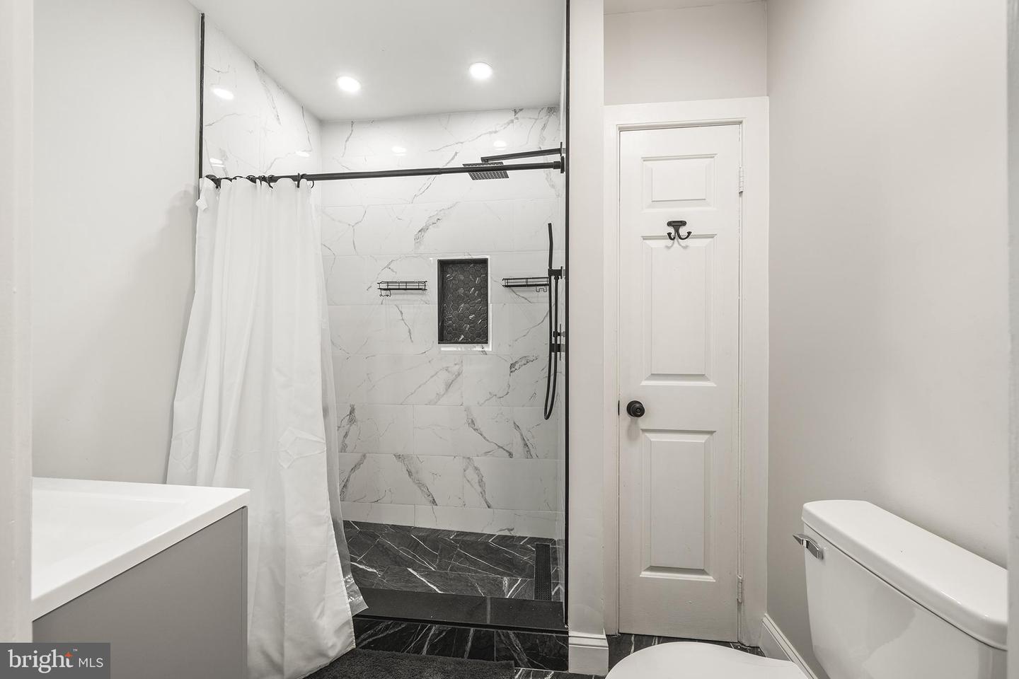 919a W Broad St Property Photo 16