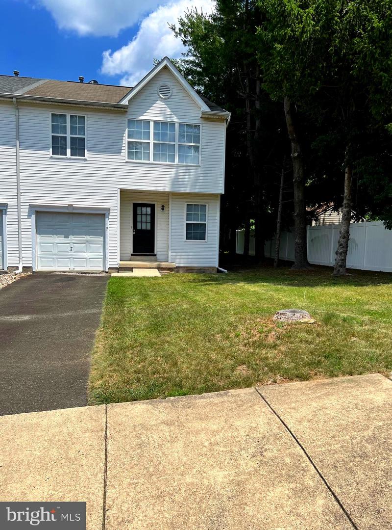 101 Hickory Hollow Cir Property Photo 1