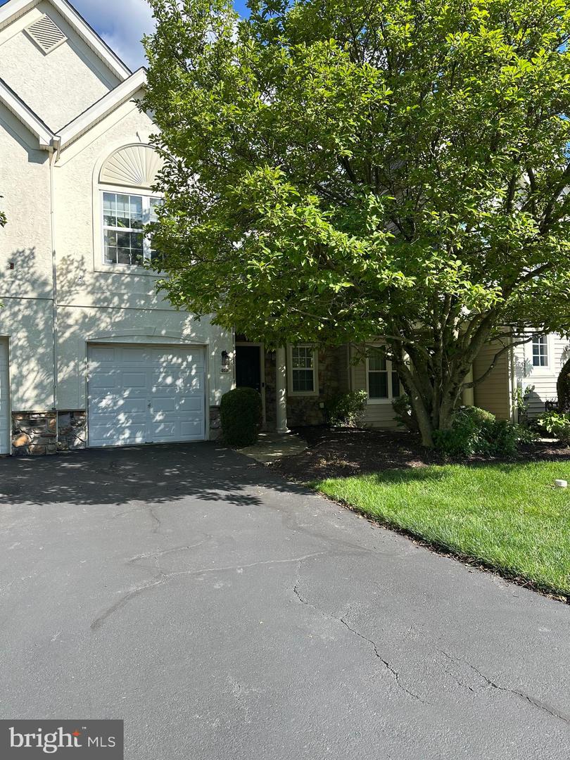 203 Oaktree Ct Property Photo 1