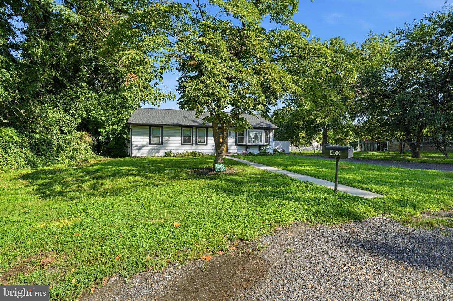 409 River Rd Property Photo 3