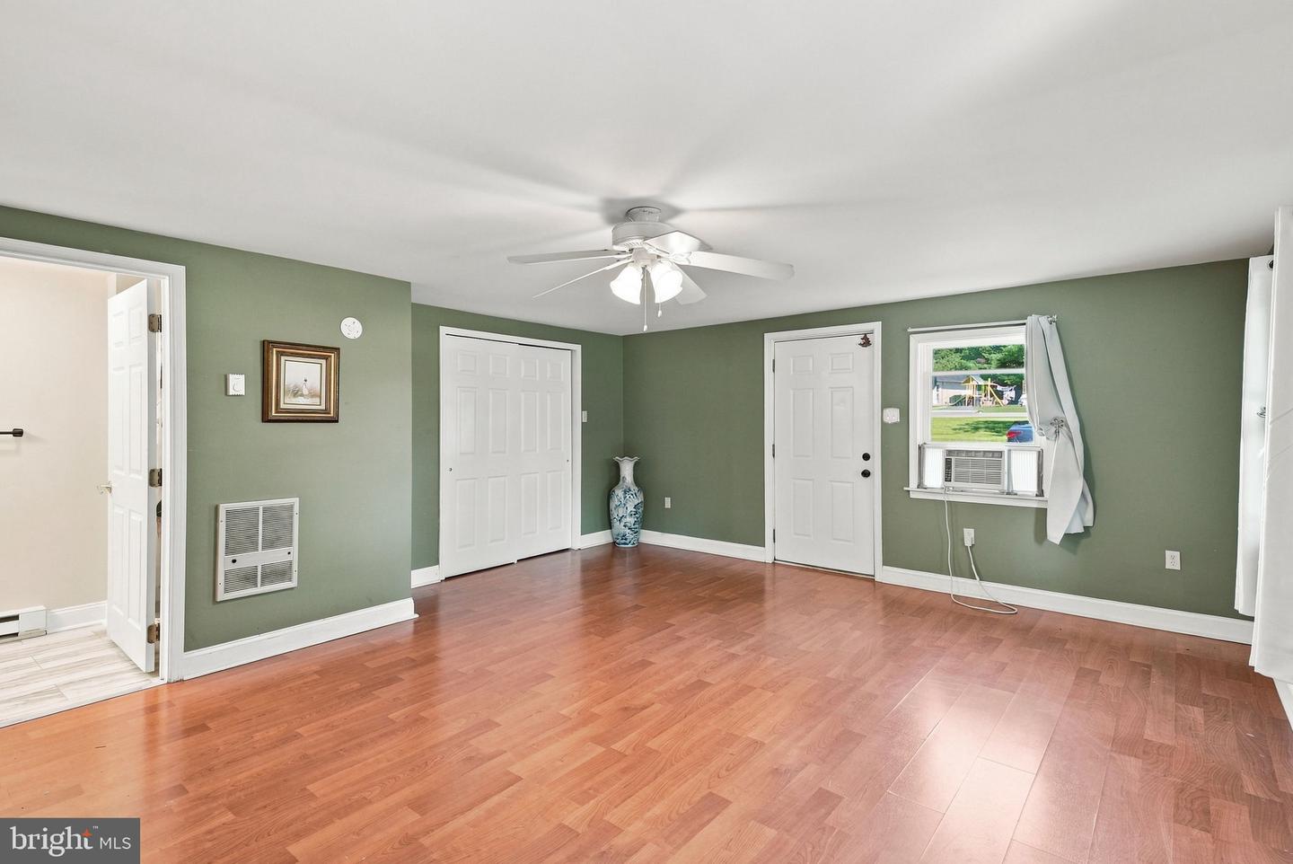 404 Hilltown Pike Property Photo 6