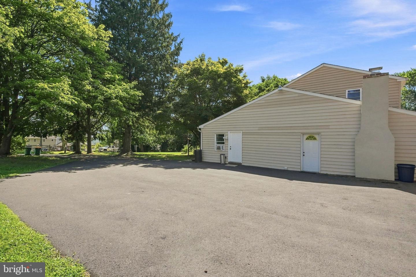 404 Hilltown Pike Property Photo 33