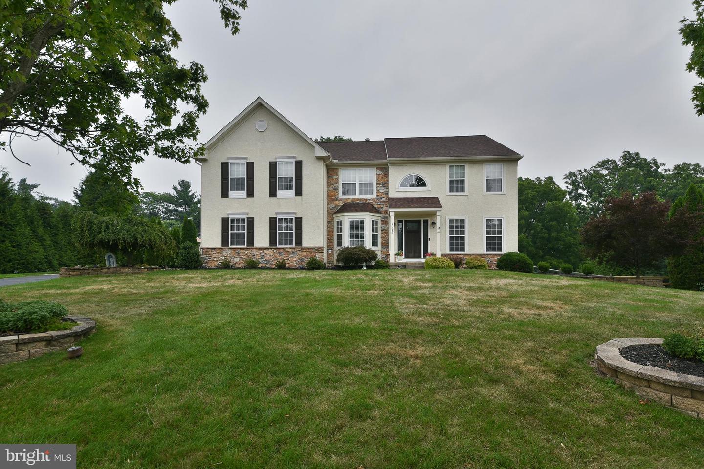 1015 Hickory Ridge Dr Property Photo 2