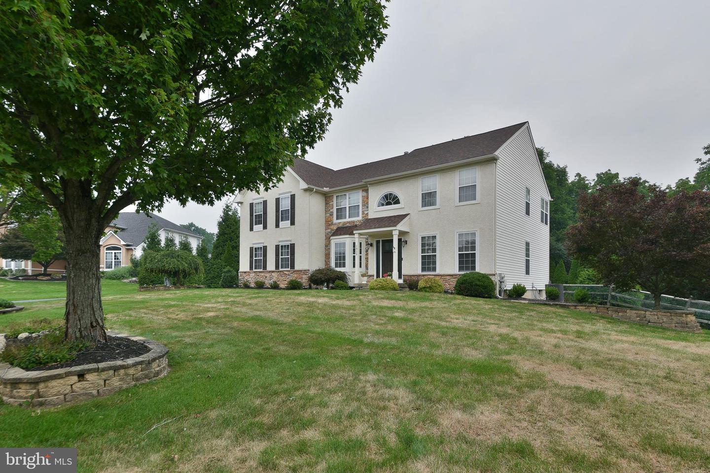 1015 Hickory Ridge Dr Property Photo 3