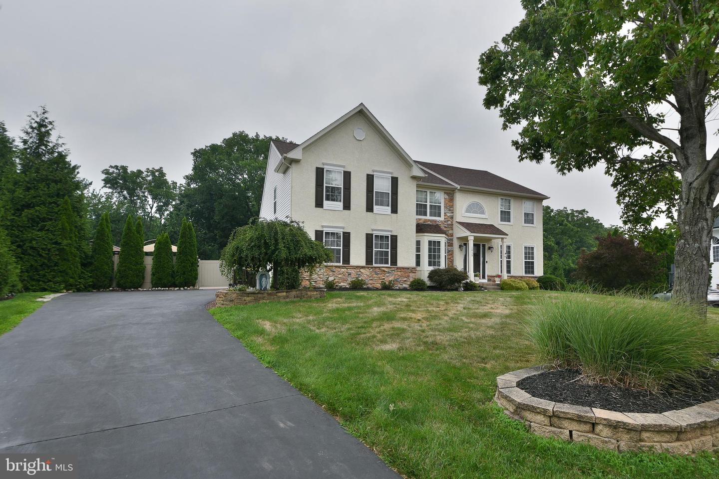 1015 Hickory Ridge Dr Property Photo 4