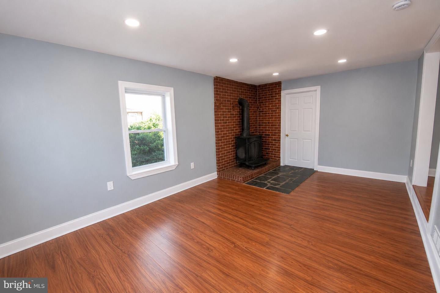 606 Green St Property Photo 5
