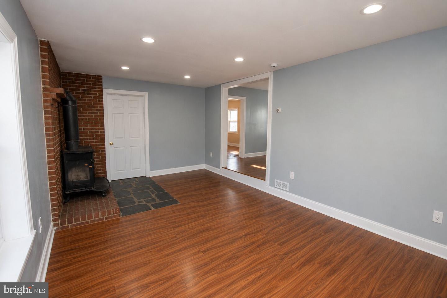 606 Green St Property Photo 6