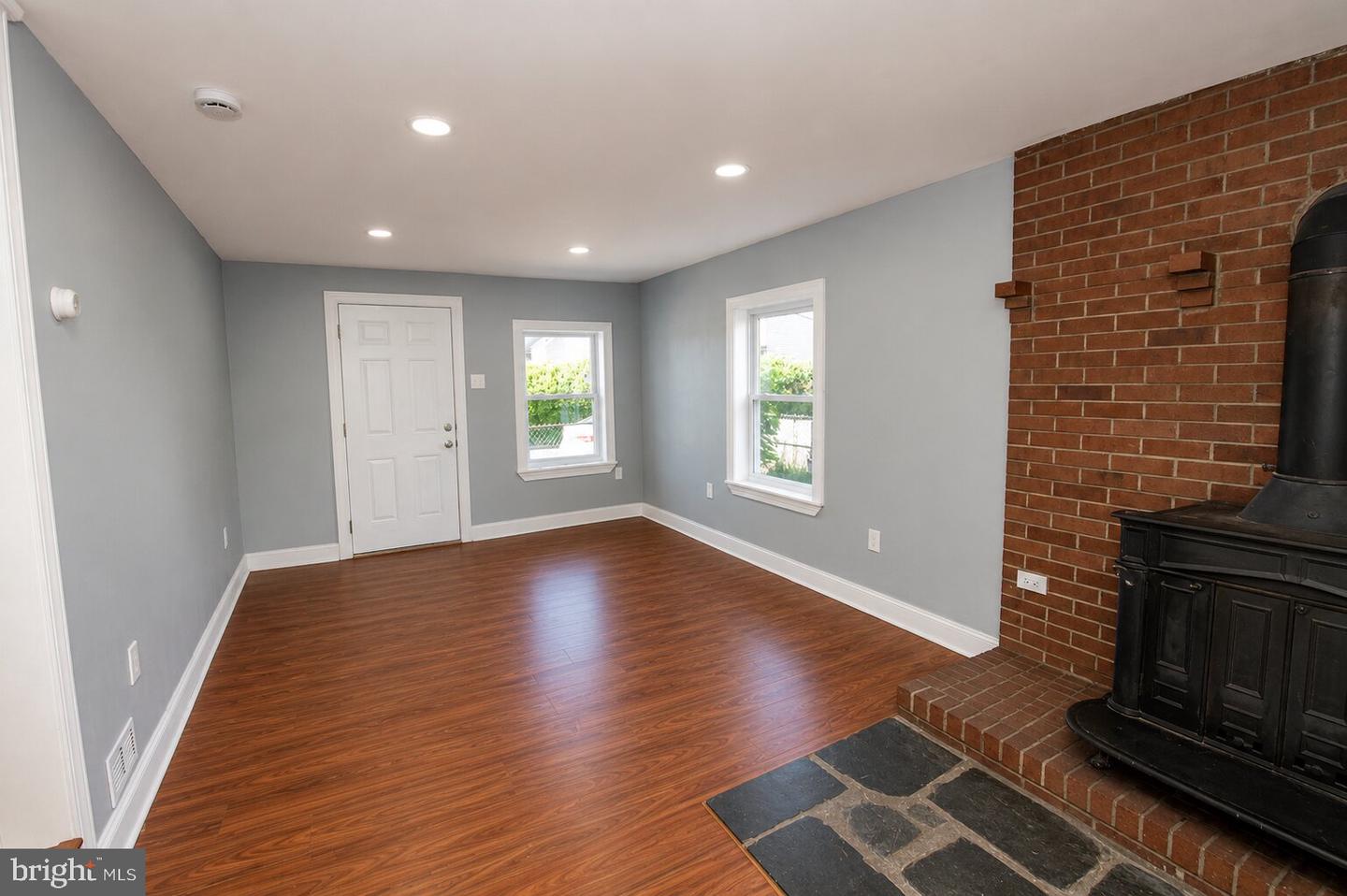 606 Green St Property Photo 7