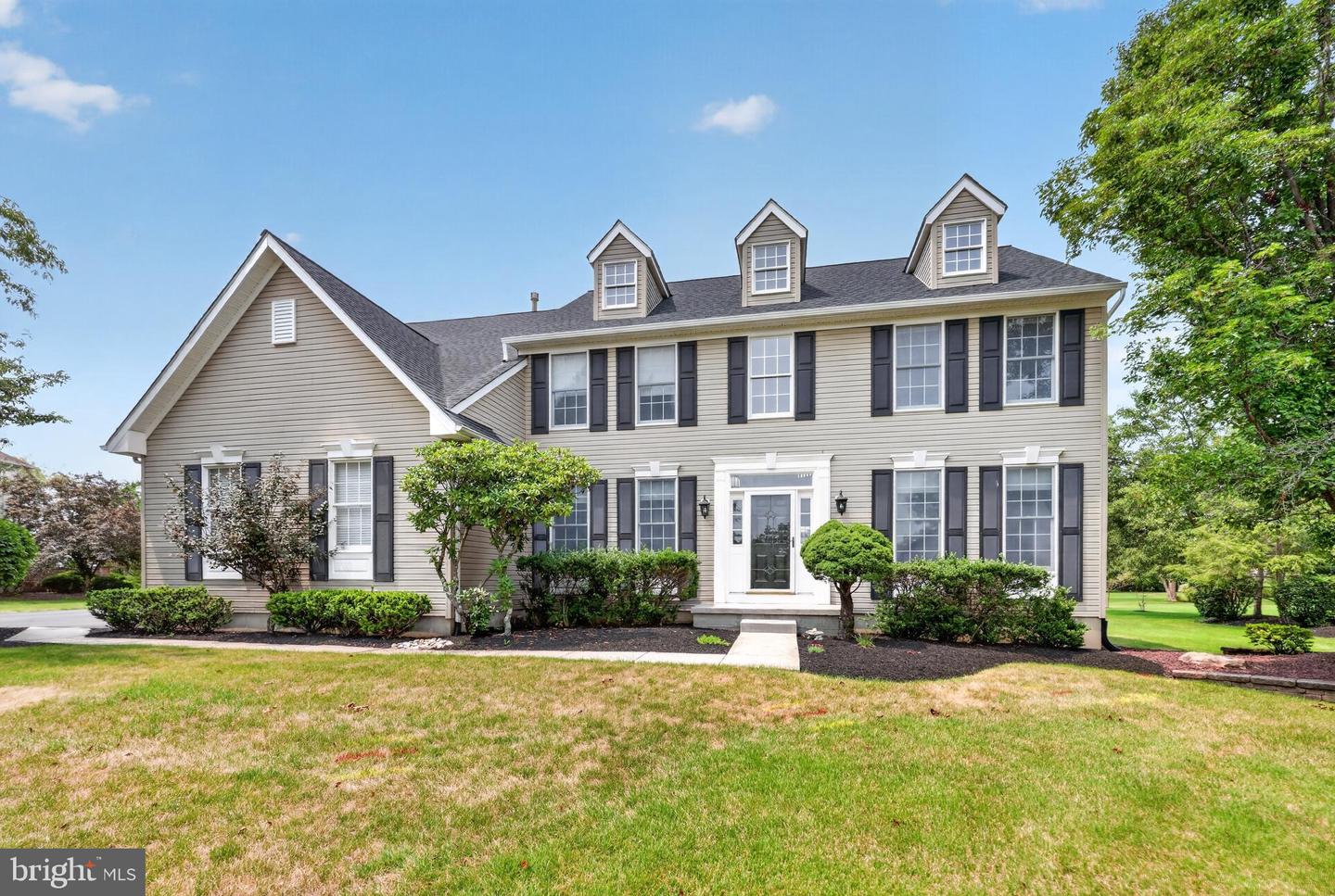 5 DORCHESTER LN